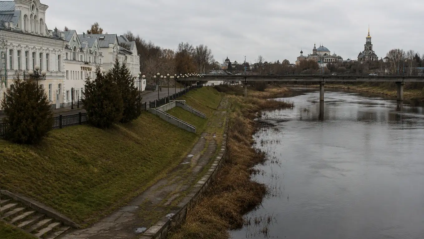 Старые улицы Торжка и набережная Тверцы