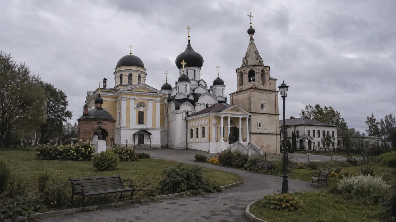 Свято-Успенский монастырь в Старице у Волги