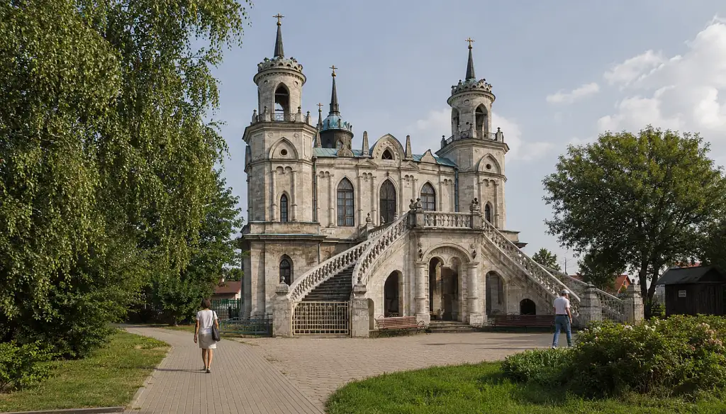 Неоготическая Владимирская церковь в усадьбе Быково
