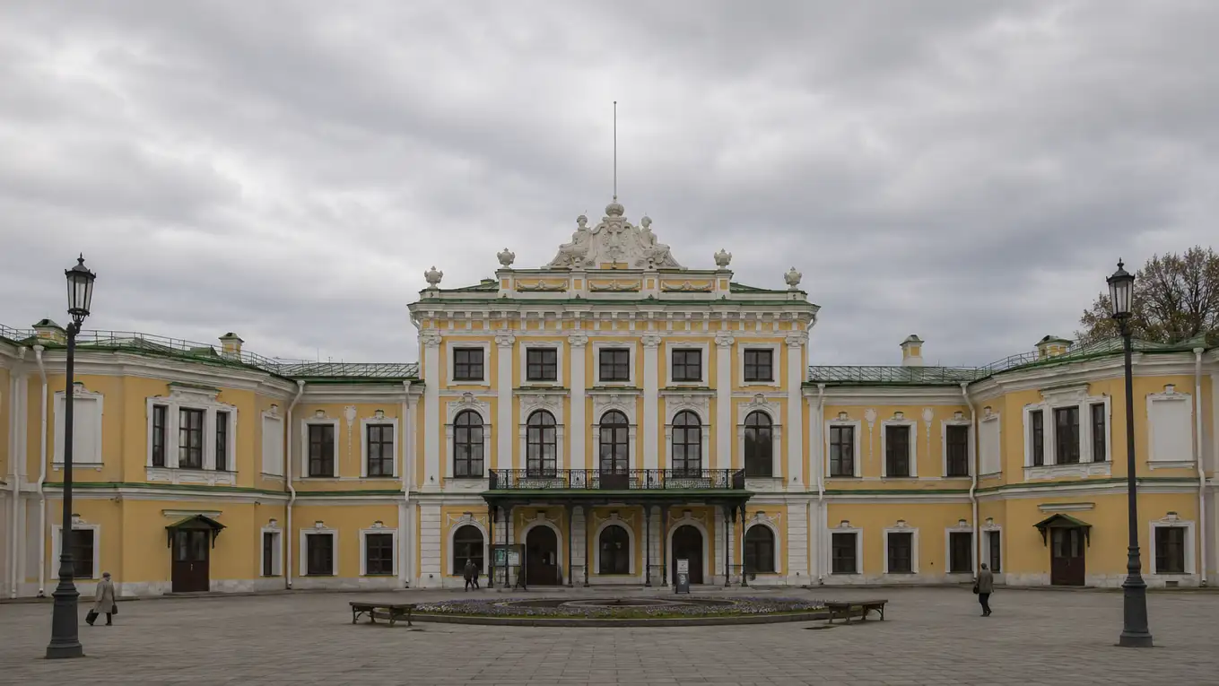 Императорский путевой дворец в центре Твери.