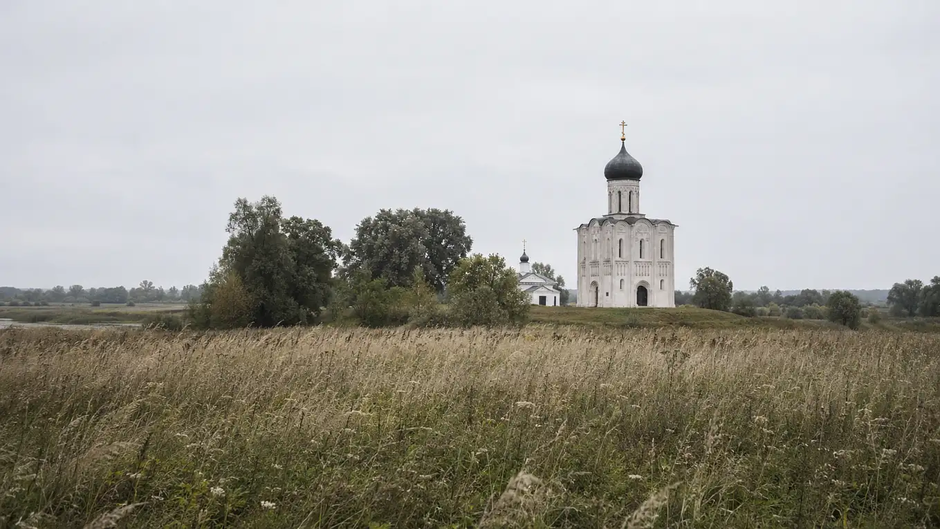 Храм Покрова на Нерли в открытой пойме