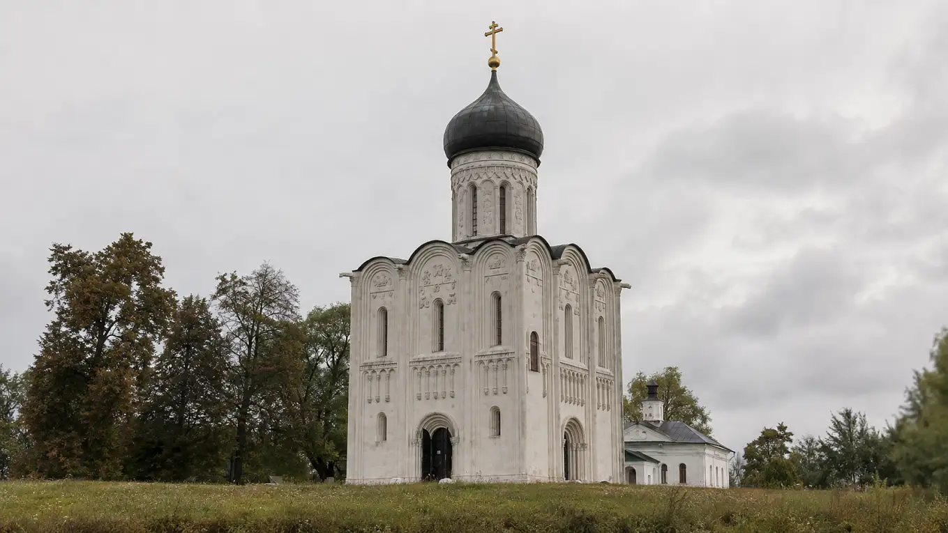 Белокаменный объём и рельефы храма Покрова на Нерли