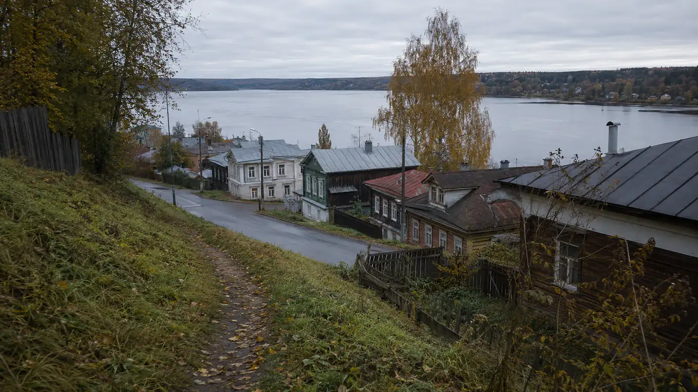 Улица на склоне в Плёсе, ведущая к волжскому берегу
