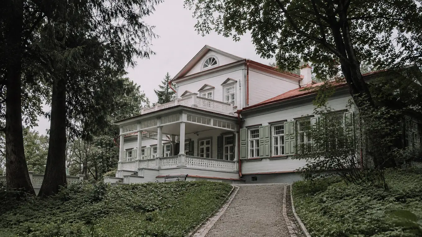 Дорожка к усадьбе
